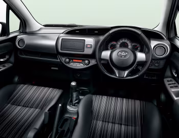 Panel frontal Toyota Vitz RS '2014–01.2017