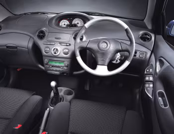 Interior Toyota Vitz RS 5-door '10.2000–11.2002