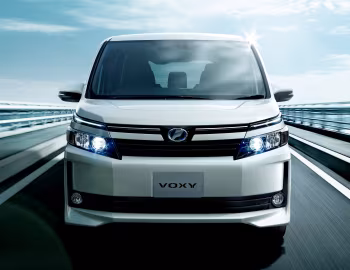 Toyota Voxy V '01.2014–06.2017