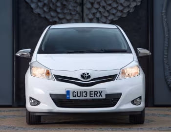 Toyota Yaris Trend 5-door [UK-spec] (XP130) '2012–14
