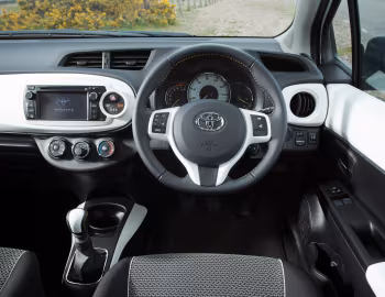 Panel frontal Toyota Yaris Trend 5-door [UK-spec] (XP130) '2012–14