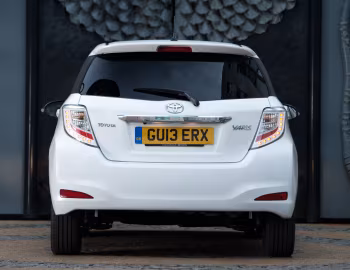 Toyota Yaris Trend 5-door [UK-spec] (XP130) '2012–14