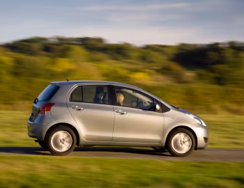 Toyota Yaris 5-door [UK-spec] '2009–11