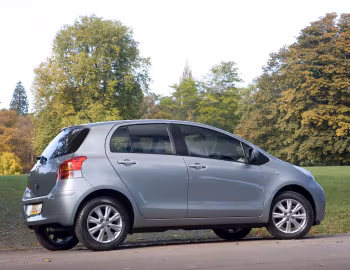 Toyota Yaris 5-door [UK-spec] '2009–11