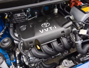 Bajo el capó 2010–11 Toyota Yaris 5-door [North America] (XP90) '2009–11