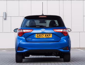 Toyota Yaris Bi-Tone [UK-spec] '2017–20