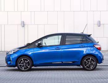 Toyota Yaris Bi-Tone [UK-spec] '2017–20
