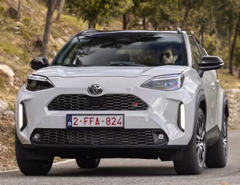 Toyota Yaris Cross HEV GR Sport [EU-spec] '2023–26