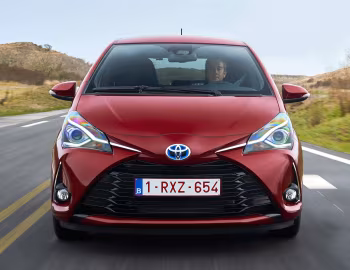 Toyota Yaris Hybrid [Worldwide] '2017–20