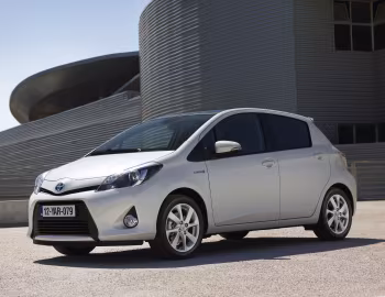 Toyota Yaris Hybrid [Worldwide] (XP130) '2012–14