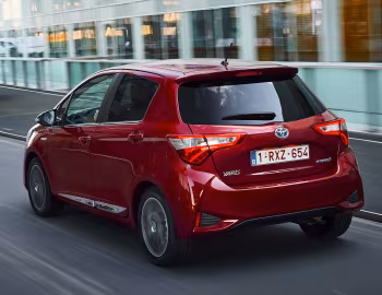 Toyota Yaris Hybrid [Worldwide] '2017–20