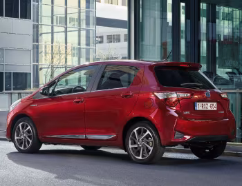 Toyota Yaris Hybrid [Worldwide] '2017–20