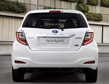 Toyota Yaris Hybrid [Worldwide] (XP130) '2012–14