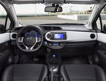 Panel frontal Toyota Yaris Hybrid [Worldwide] (XP130) '2012–14