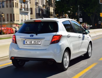 Toyota Yaris Hybrid [Worldwide] '2014–17