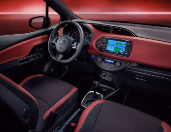 Interior Toyota Yaris Hybrid Bi-Tone [Worldwide] '2017–20