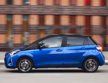 Toyota Yaris Hybrid Bi-Tone [Worldwide] '2017–20