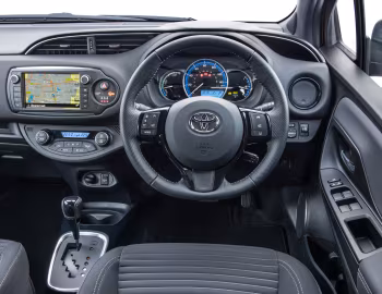 Panel frontal Toyota Yaris Hybrid Bi-Tone Design [UK-spec] '2015–17