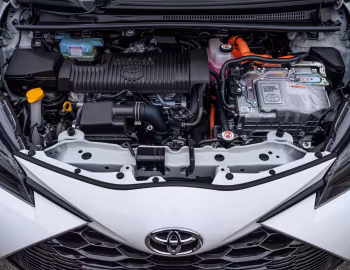Bajo el capó Toyota Yaris Hybrid GR Sport [UK-spec] '2019–20