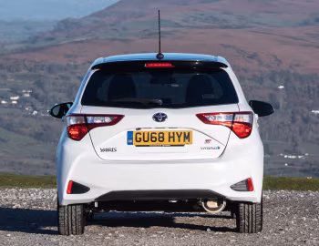 Toyota Yaris Hybrid GR Sport [UK-spec] '2019–20