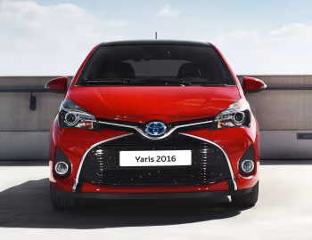 Toyota Yaris Hybrid Style [Worldwide] '2015–17