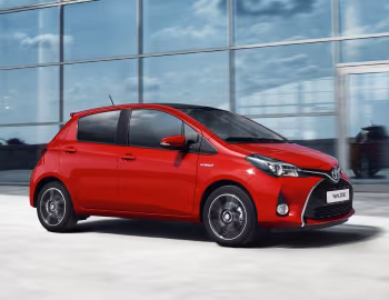 Toyota Yaris Hybrid Style [Worldwide] '2015–17