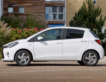 Toyota Yaris Hybrid [UK-spec] '2014–17