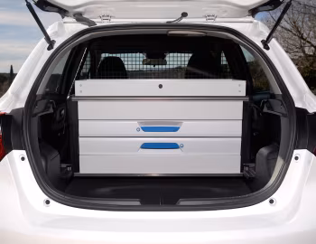 Ambos Toyota Yaris Hybrid Van '2017–20