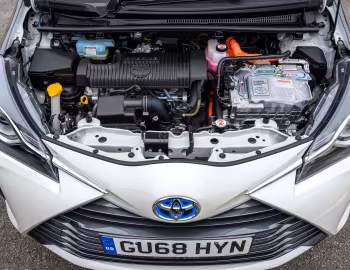 Bajo el capó Toyota Yaris Hybrid "Y20" [UK-spec] '2019–20