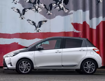 Toyota Yaris Hybrid "Y20" [UK-spec] '2019–20