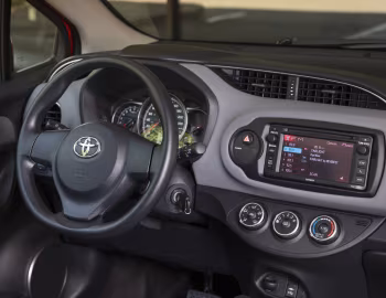 Panel frontal 2015–17 Toyota Yaris LE 5-door [North America] '2014–17