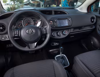Panel frontal 2018–19 Toyota Yaris SE [North America] '2017–19