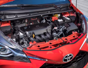 Bajo el capó 2018–19 Toyota Yaris SE [North America] '2017–19