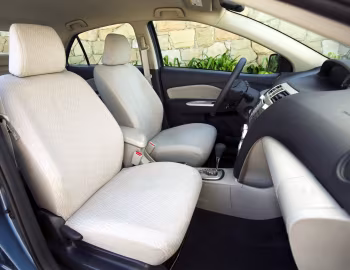 Интерьер 2007–12 Toyota Yaris Sedan [North America] '2006–12