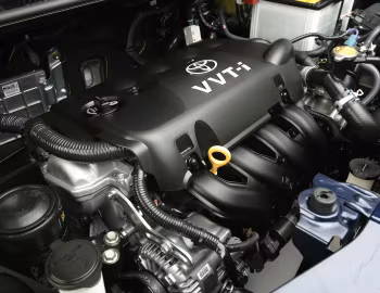 Bajo el capó 2007–12 Toyota Yaris Sedan [North America] '2006–12