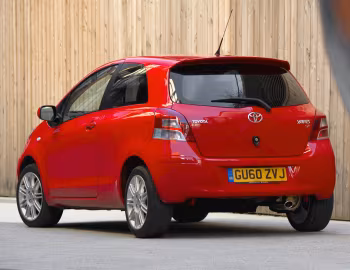 Toyota Yaris SR 3-door [UK-spec] '2011