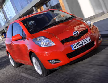 Toyota Yaris SR 3-door [UK-spec] '2011