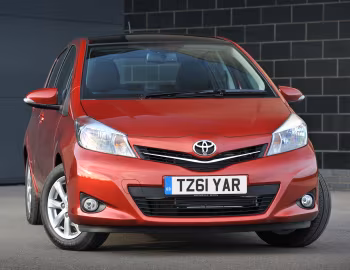 Toyota Yaris T Spirit 5-door [UK-spec] (XP130) '2011–13