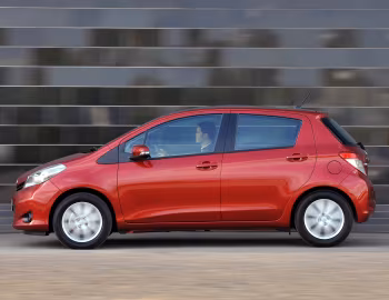 Toyota Yaris T Spirit 5-door [UK-spec] (XP130) '2011–13