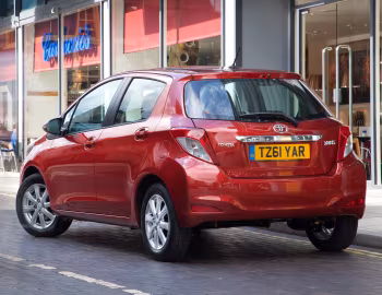Toyota Yaris T Spirit 5-door [UK-spec] (XP130) '2011–13