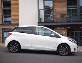 Toyota Yaris Trend 3-door [UK-spec] (XP130) '2012
