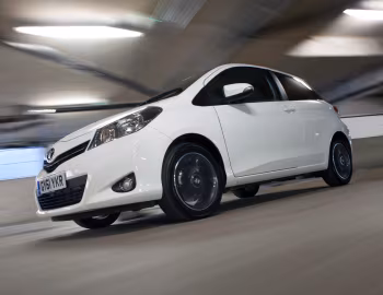 Toyota Yaris Trend 3-door [UK-spec] (XP130) '2012