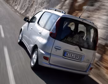 Toyota Yaris Verso [Worldwide] '2003–06