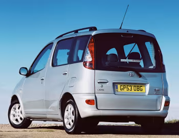 Toyota Yaris Verso [UK-spec] '2003–06
