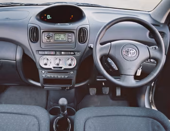 Panel frontal Toyota Yaris Verso [UK-spec] '2003–06