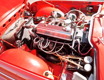 发动机舱 1966–68 Triumph TR4A [North America] '1965–68