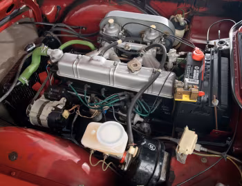 Пад капотам 1970–76 Triumph TR6 [North America] '1969–76