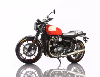 Triumph Street Twin by Pirelli '2016