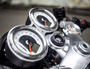 Cruscotto Triumph Thruxton Outlaws Film Custom '2015
