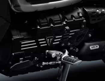 Пад капотам Triumph Rocket III TFC '04.2019–н.ч.